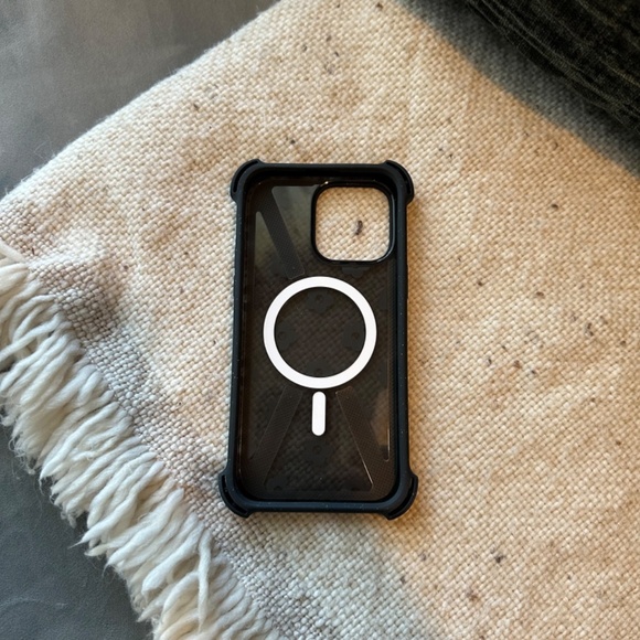 Casetify iPhone 14 Pro Max Ditsy Daisies - White - Picture 2 of 3